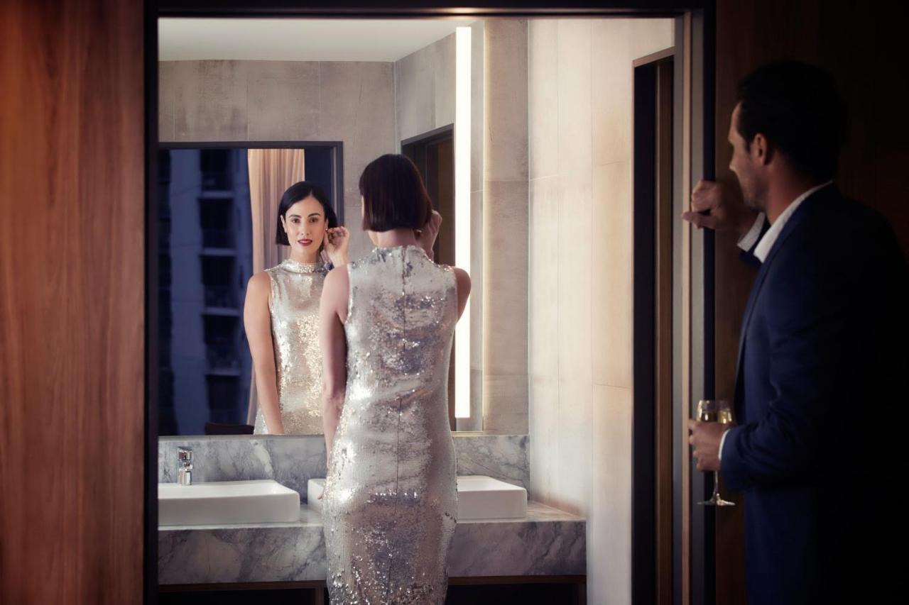 The Westin Brisbane Hotel Bagian luar foto The bathroom of a suite at The Ritz-Carlton, Hong Kong