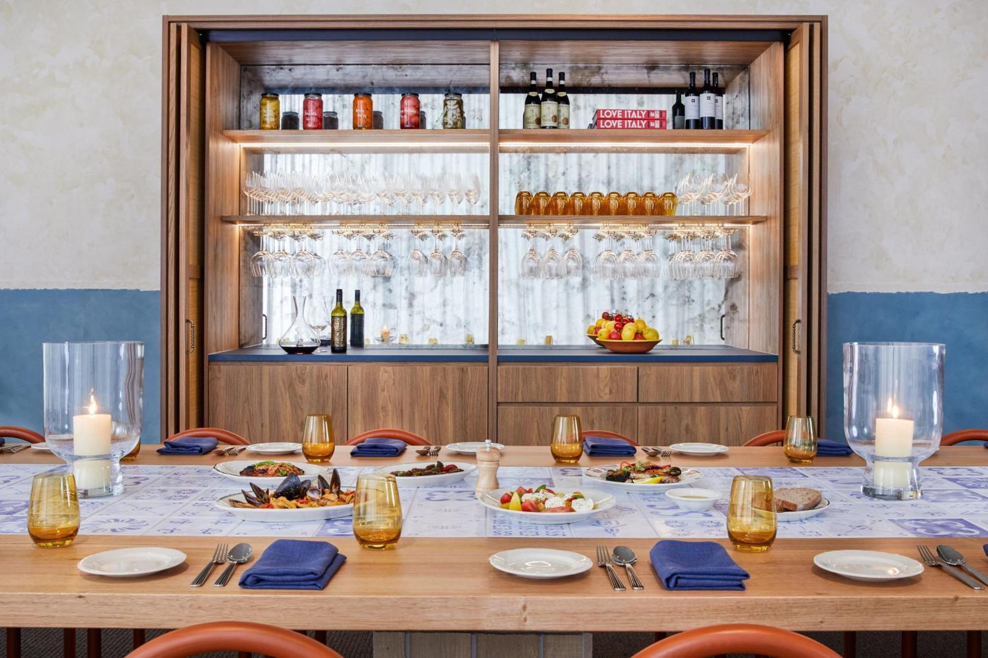 The Westin Brisbane Hotel Bagian luar foto The bar at the restaurant