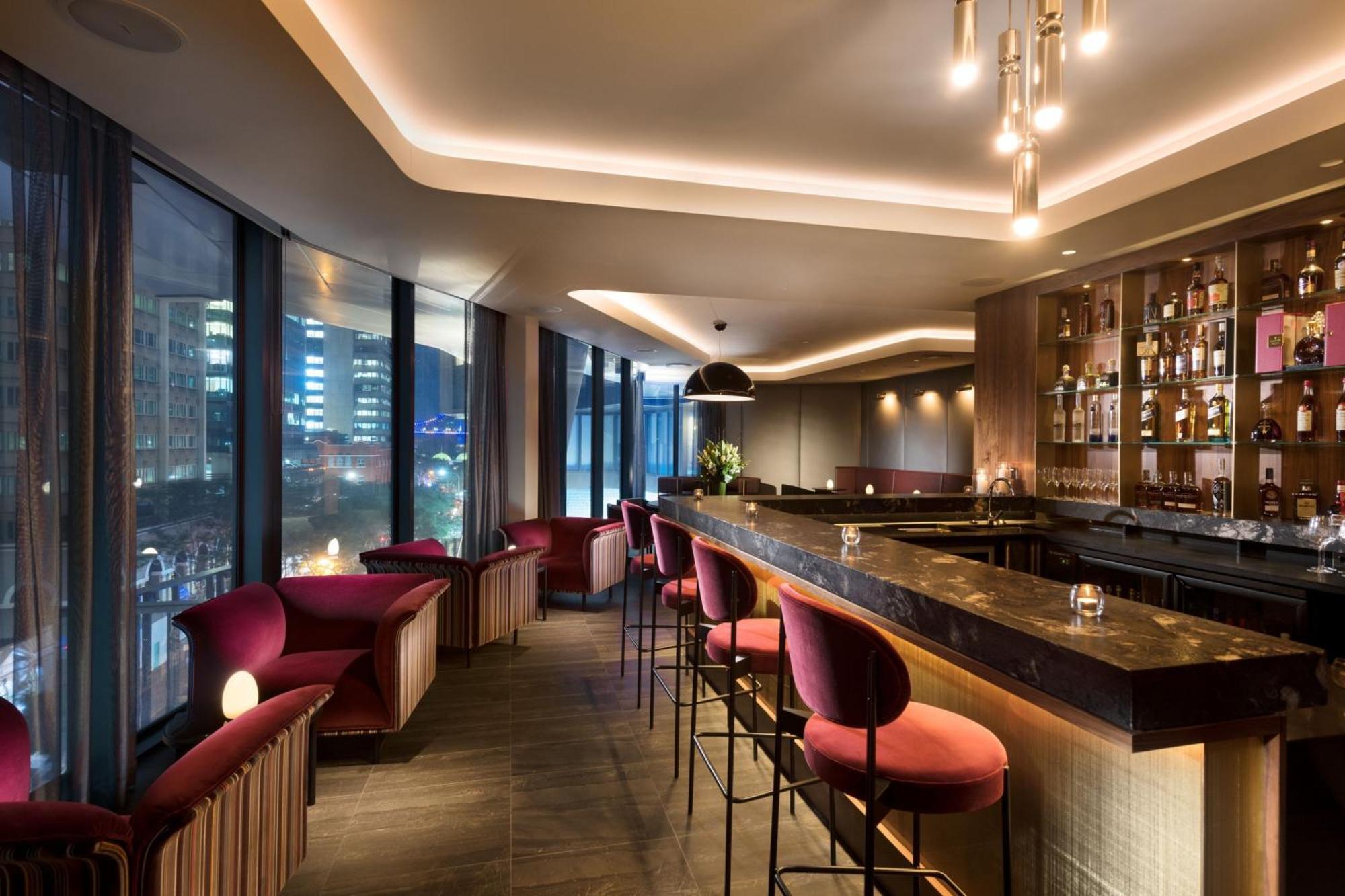 The Westin Brisbane Hotel Bagian luar foto The bar at the 360° Sky Lounge