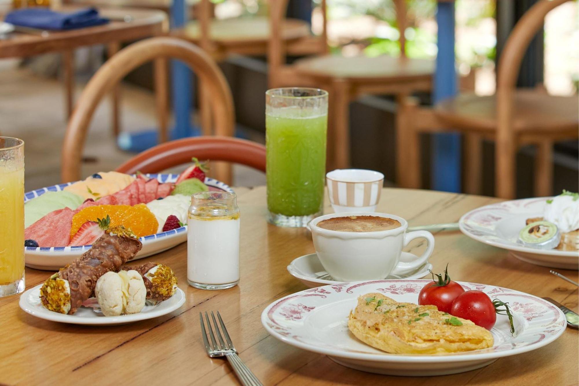 The Westin Brisbane Hotel Bagian luar foto A typical breakfast at the Dacha